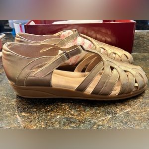 Beautifeel Sandals women’s size 43/US 12. New in box